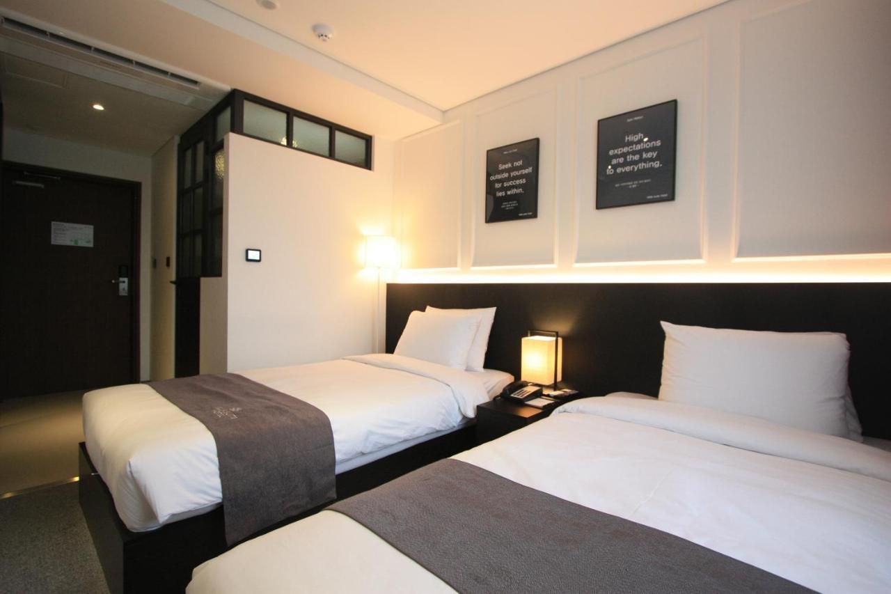 Vella Suite Hotel Сувон Екстериор снимка