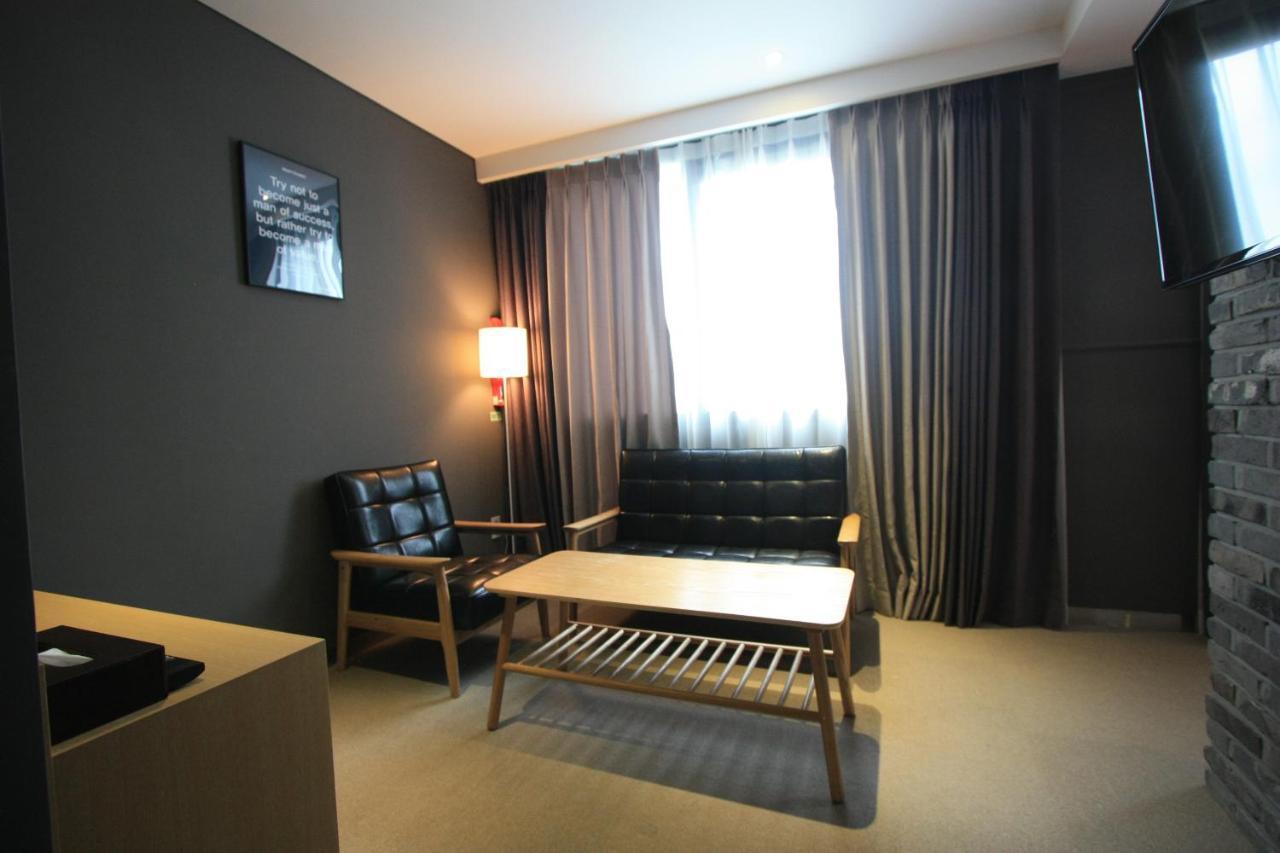 Vella Suite Hotel Сувон Екстериор снимка