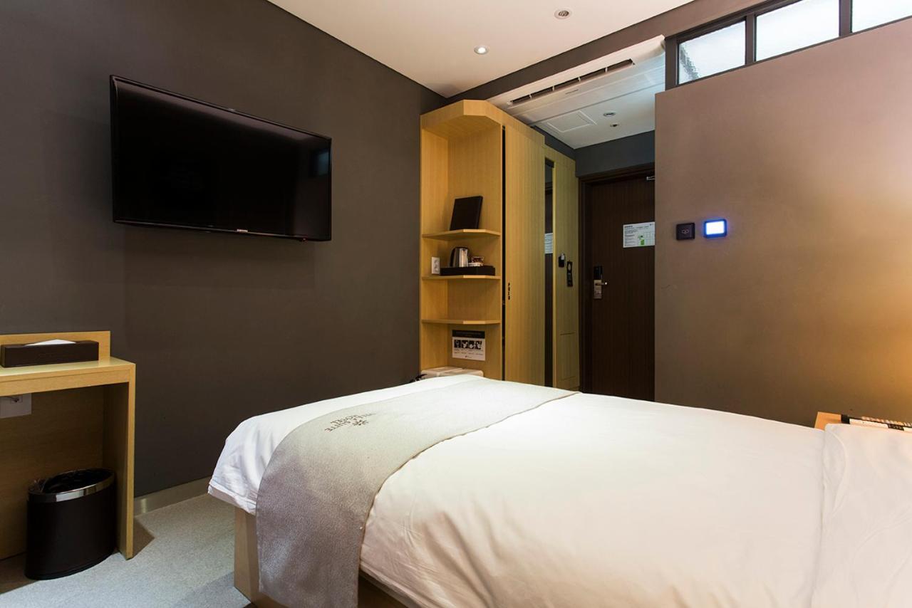 Vella Suite Hotel Сувон Екстериор снимка