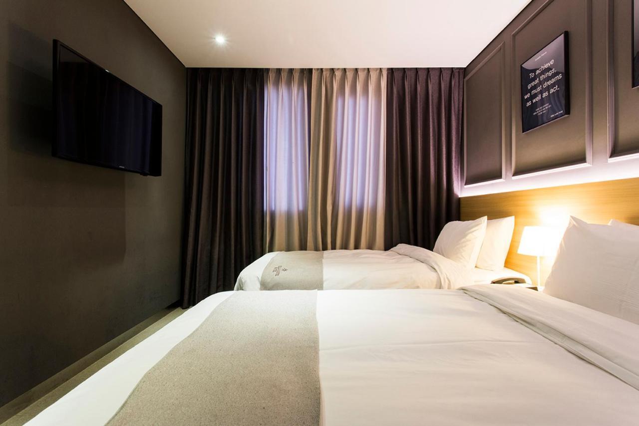 Vella Suite Hotel Сувон Екстериор снимка